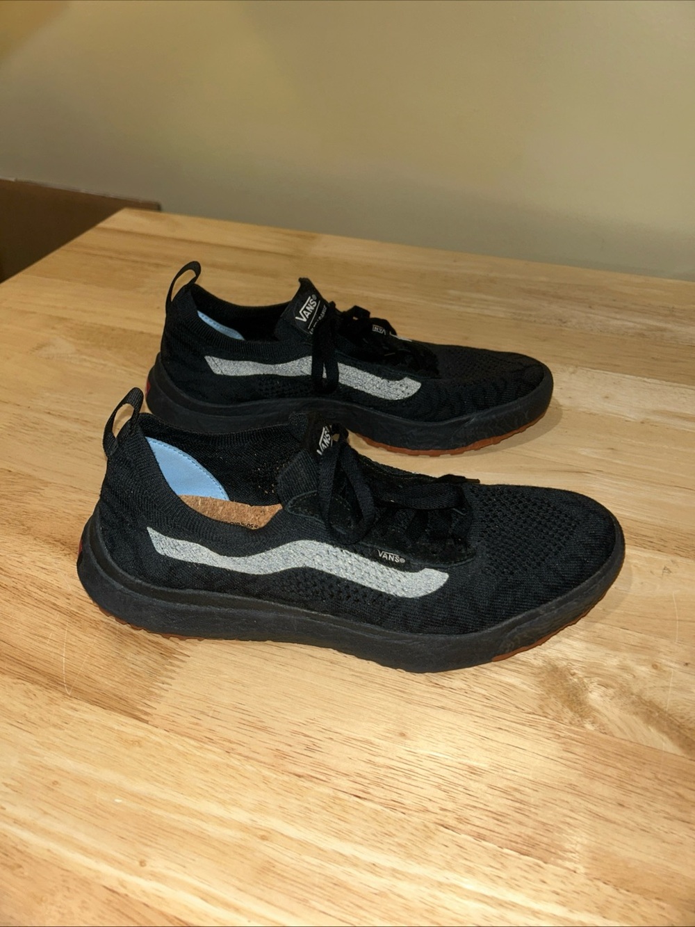 NWOB NEW Vans UltraRange VR3 Black Gum Mesh Shoes VNOA4BXBH7I W 10.5 M 9 EURO 42